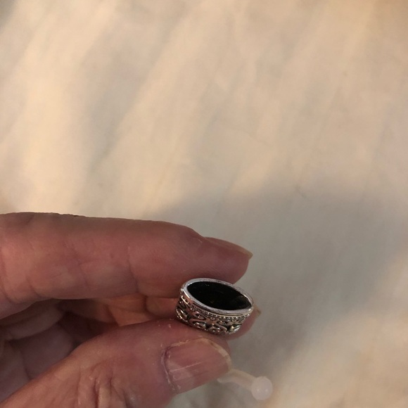 Elegant Silver and Green Earrings - Picture 5 of 7